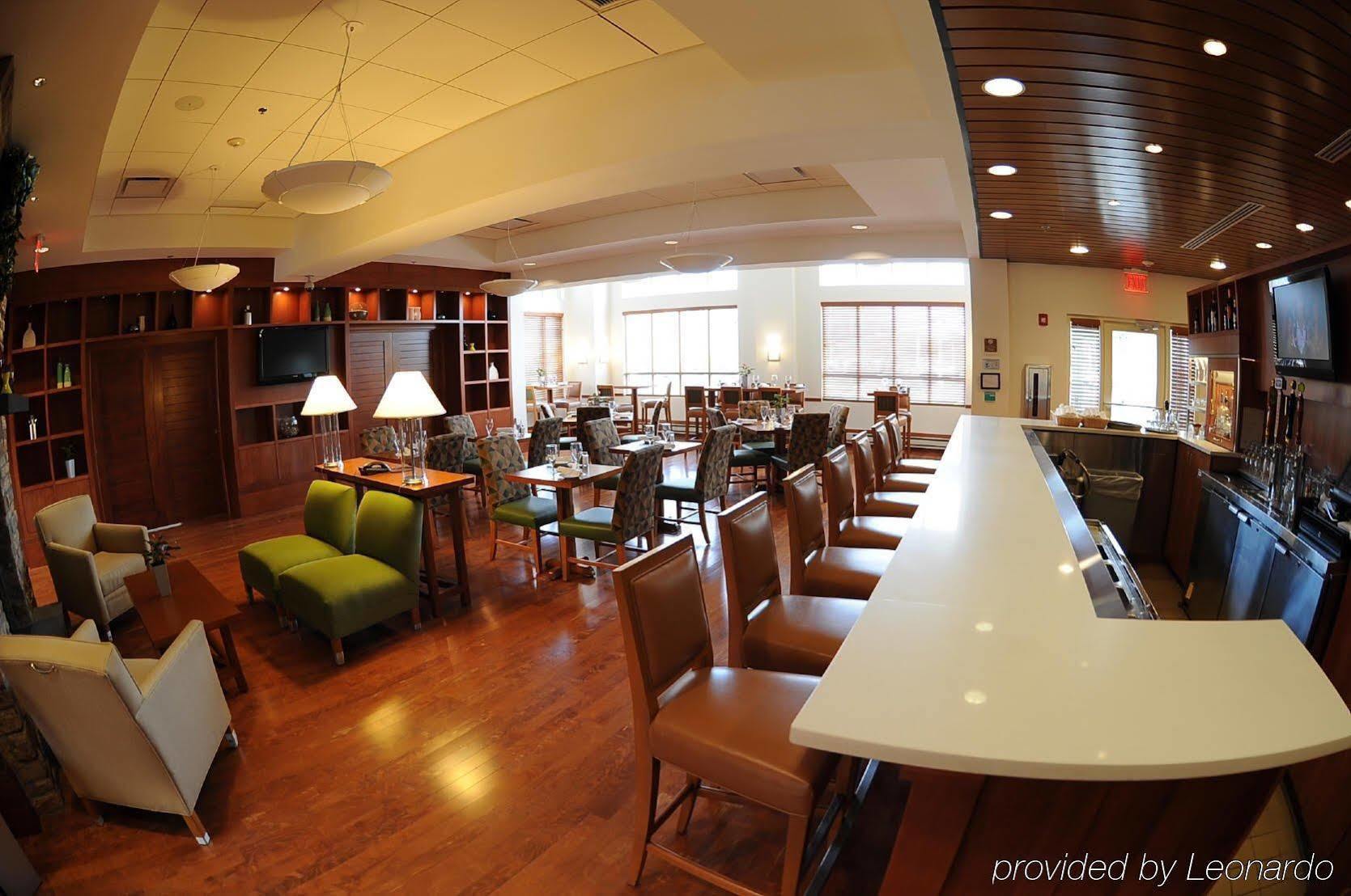 Holiday Inn Express Columbus Airport Easton Restaurant photo